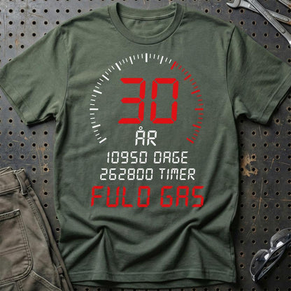 30 År Fuld Gas T-shirt – Sjov 30-års Fødselsdagsgave til Bilfan - Unisex T-Shirt , Bomuld-Beklædning-Garage Culture-Grøn Militær-S-Garage Culture Shop- garage - man cave - merchandise