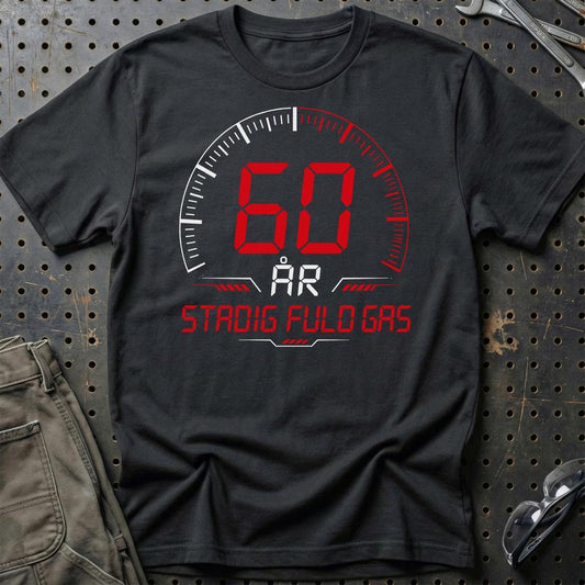 60 År Fuld Gas T-shirt – Sjov 60-års Fødselsdagsgave til Bilfan - Unisex T-Shirt , Bomuld-Beklædning-Garage Culture-Sort-S-Garage Culture Shop- garage - man cave - merchandise