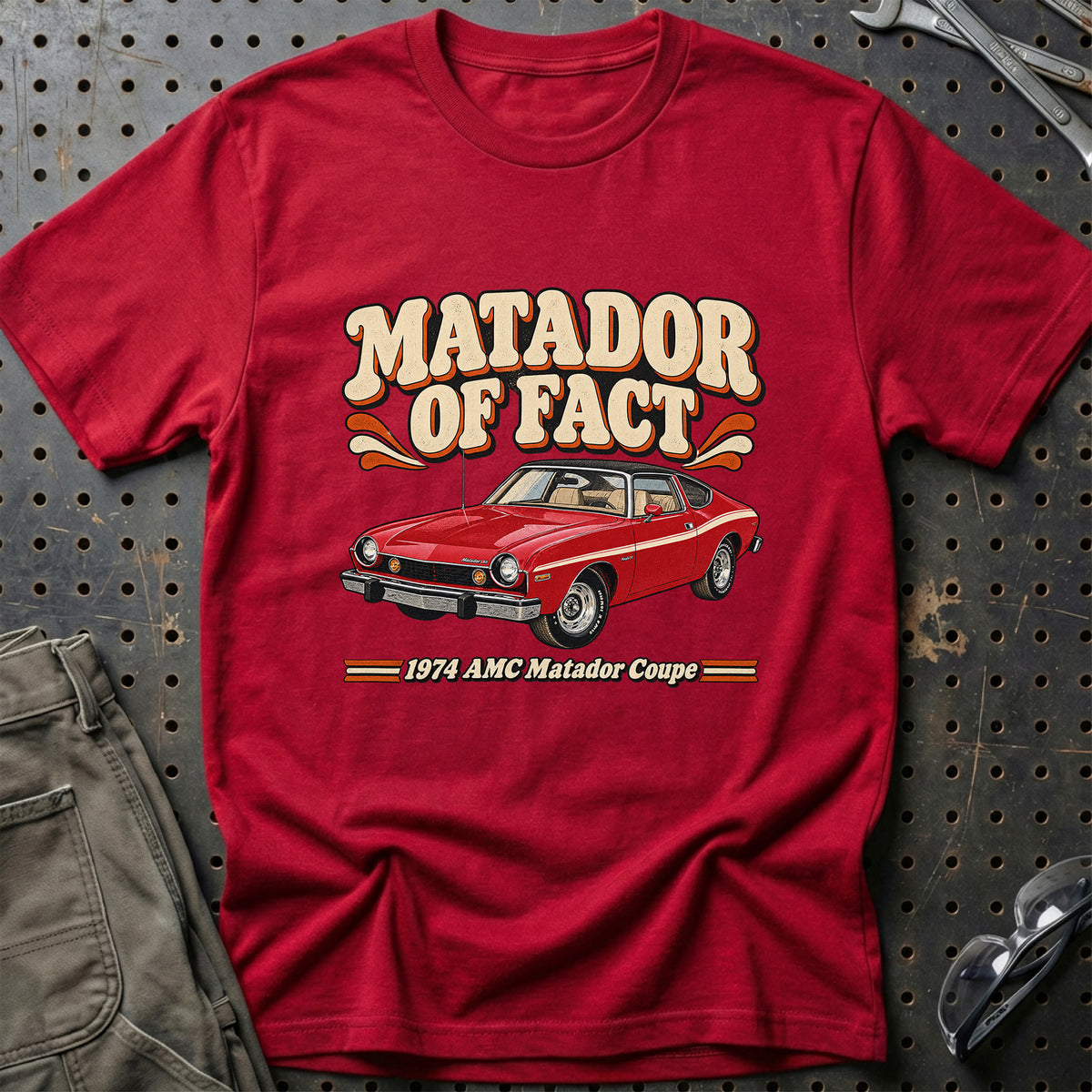 
AMC Matador Coupe 1974 – Matador of Fact T-Shirt – Rød
