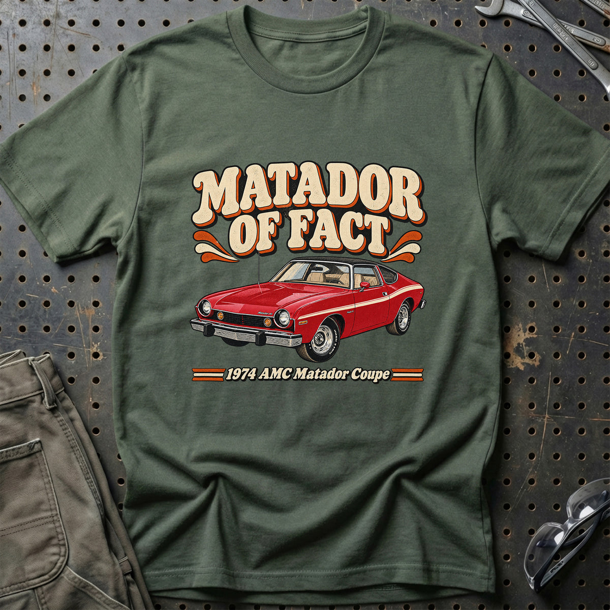 
AMC Matador Coupe 1974 – Matador of Fact T-Shirt – Grøn Militær