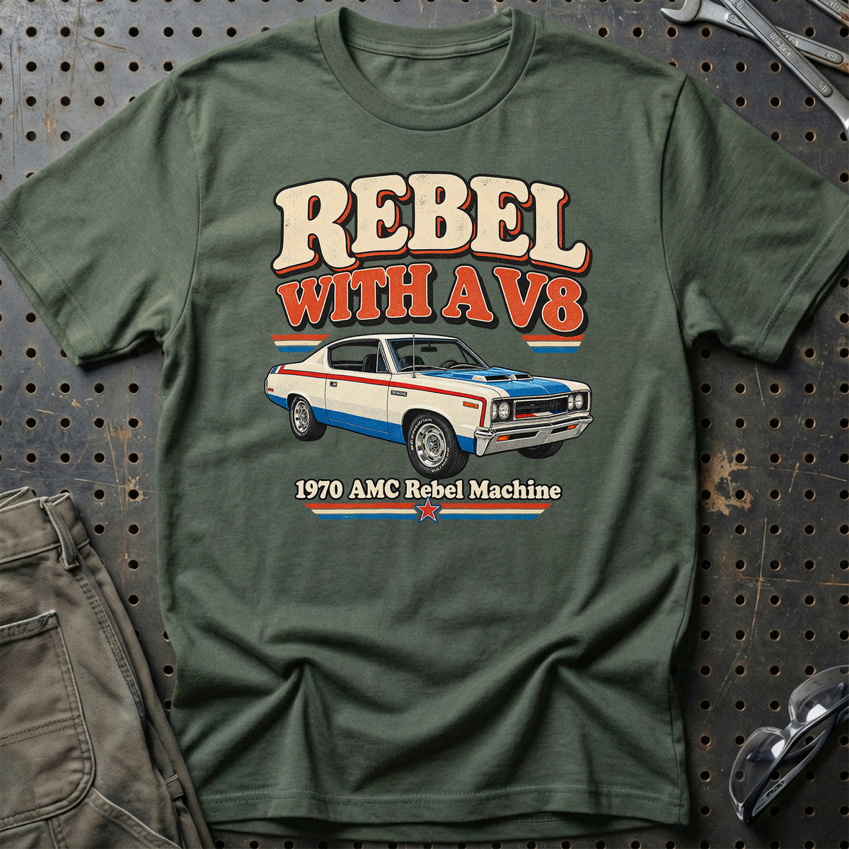 
AMC Rebel Machine 1970 – Rebel with a V8 T-Shirt – Grøn Militær
