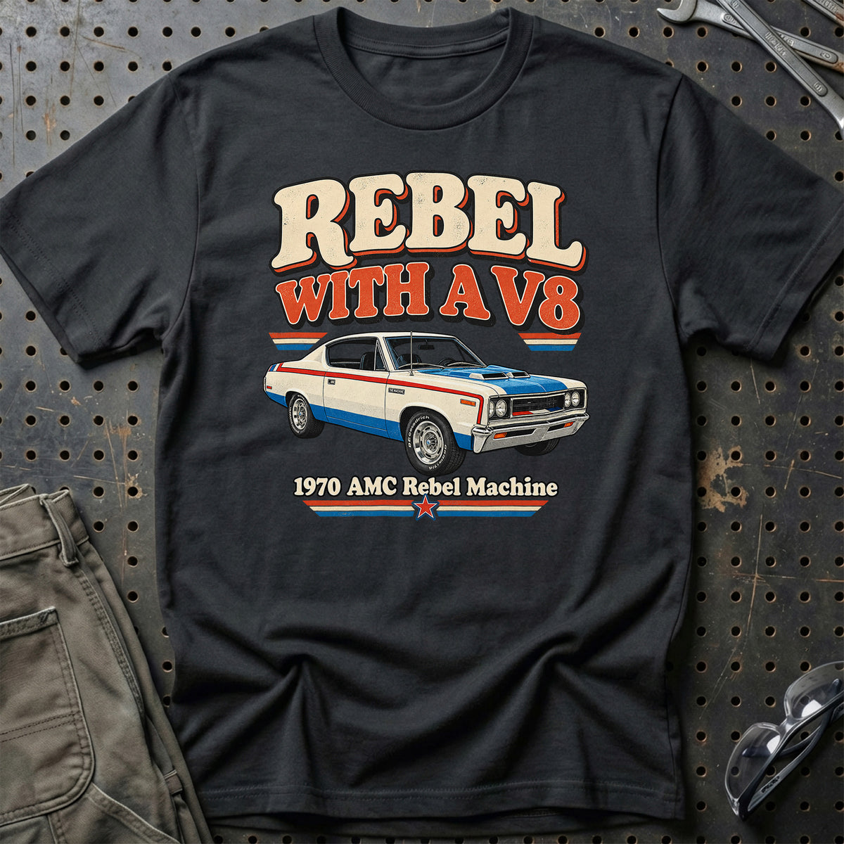 
AMC Rebel Machine 1970 – Rebel with a V8 T-Shirt – Sort