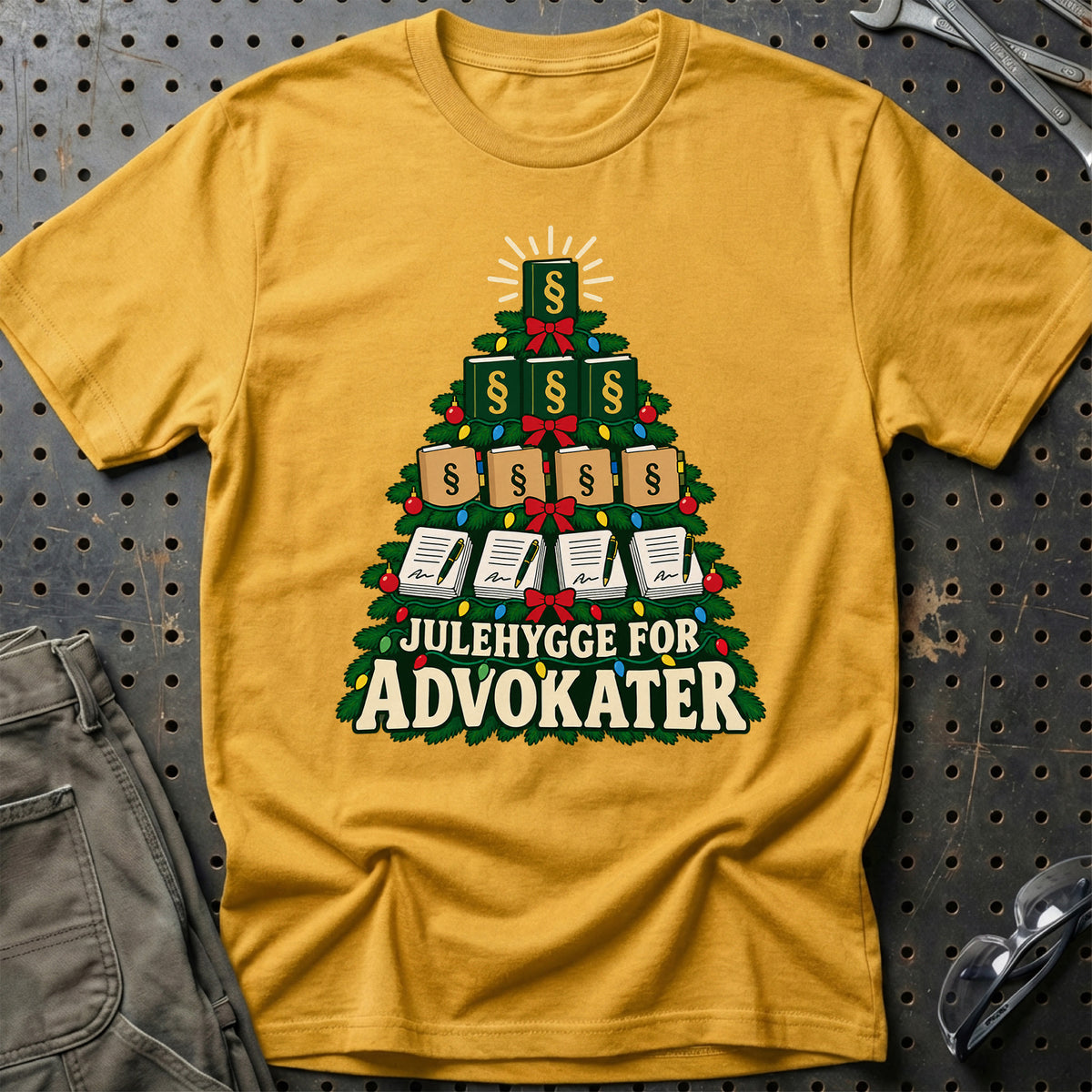 
Advokat – Julehygge – Unisex T-Shirt – Guld
