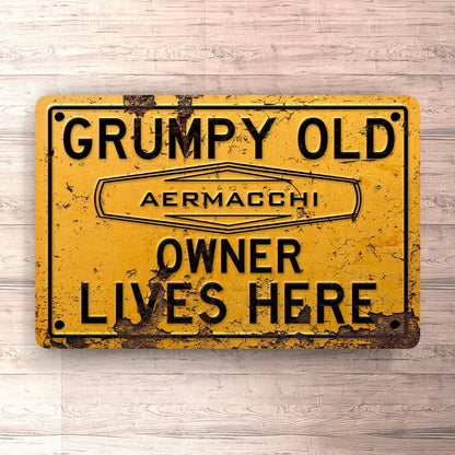 Aermacchi Grumpy Old Ajs Owner Lives Here Skilte, Musemåtte, Dørmåtte , Plakat-Skilte-Aermacchi-Garage Culture Shop- garage - man cave - merchandise