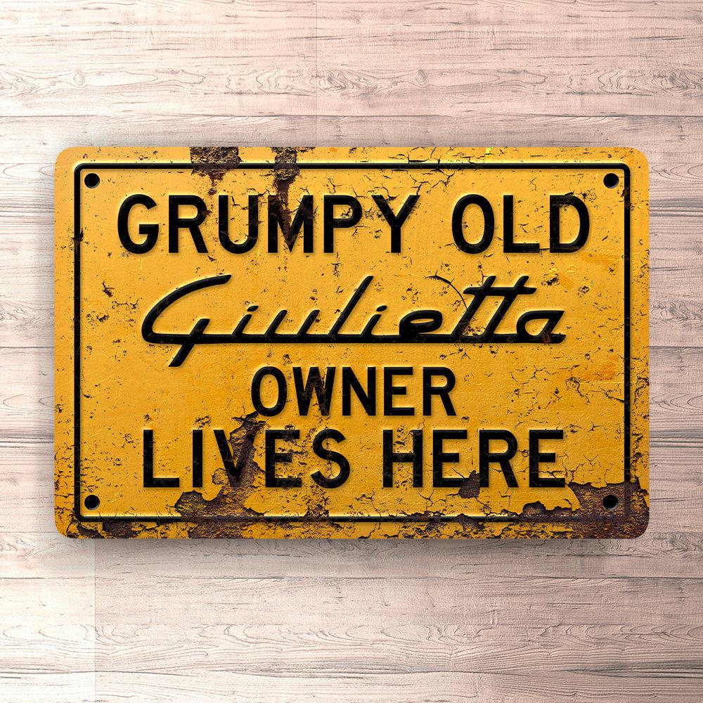 Alfa Romeo Grumpy Old Alfa Romeo Giulietta Owner Lives Here Skilte, Musemåtte, Dørmåtte , Plakat-Skilte-Alfa Romeo-Garage Culture Shop- garage - man cave - merchandise