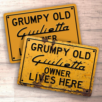 Alfa Romeo Grumpy Old Alfa Romeo Giulietta Owner Lives Here Skilte, Musemåtte, Dørmåtte , Plakat-Skilte-Alfa Romeo-Garage Culture Shop- garage - man cave - merchandise