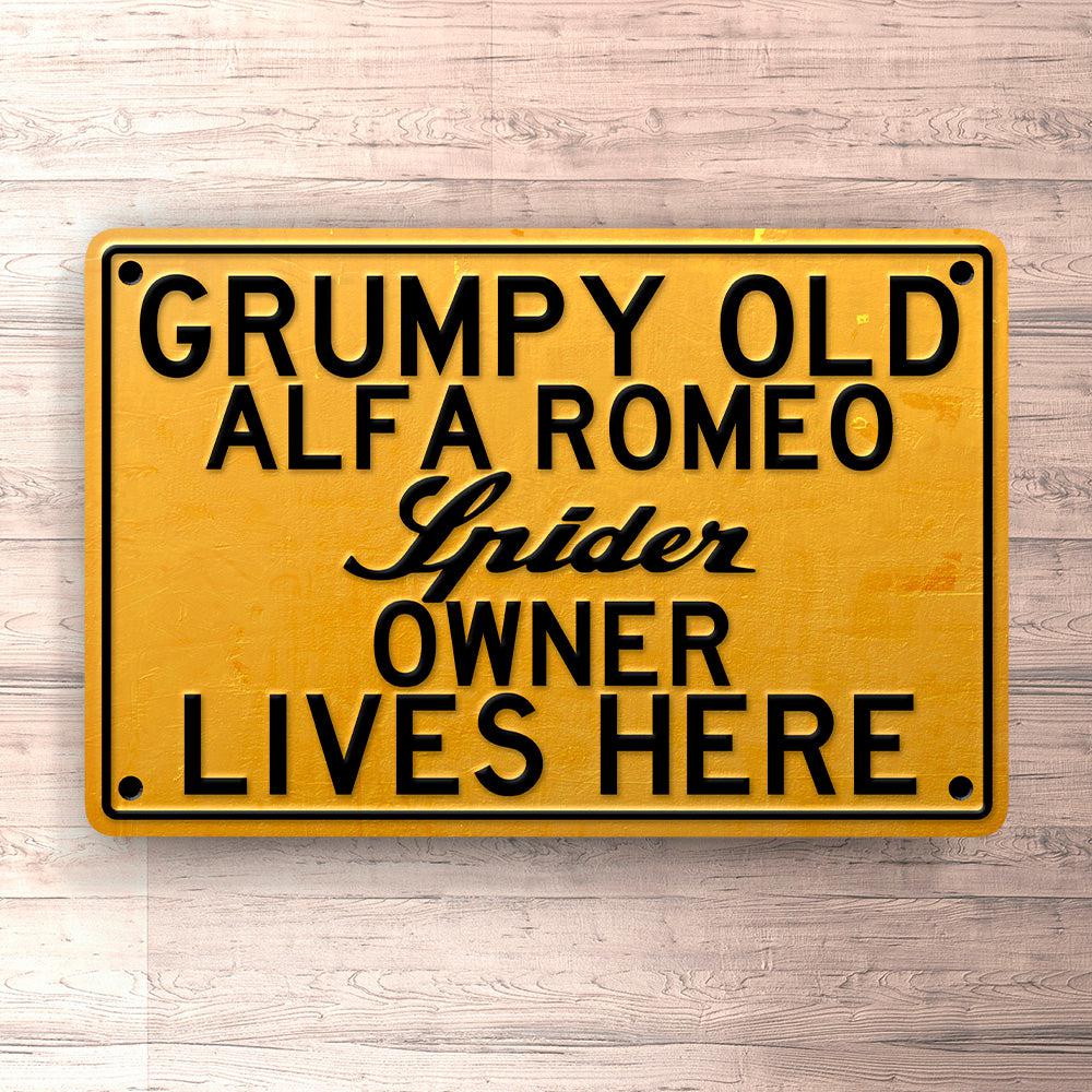 Alfa Romeo Grumpy Old Alfa Romeo Spider Owner Lives Here Skilte, Musemåtte, Dørmåtte-Skilte-Alfa Romeo-Garage Culture Shop- garage - man cave - merchandise