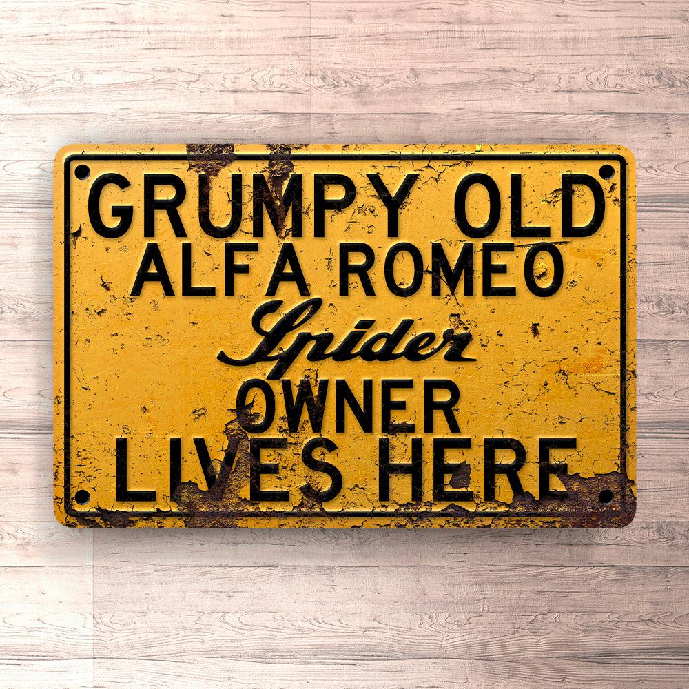 Alfa Romeo Grumpy Old Alfa Romeo Spider Owner Lives Here Skilte, Musemåtte, Dørmåtte-Skilte-Alfa Romeo-Garage Culture Shop- garage - man cave - merchandise