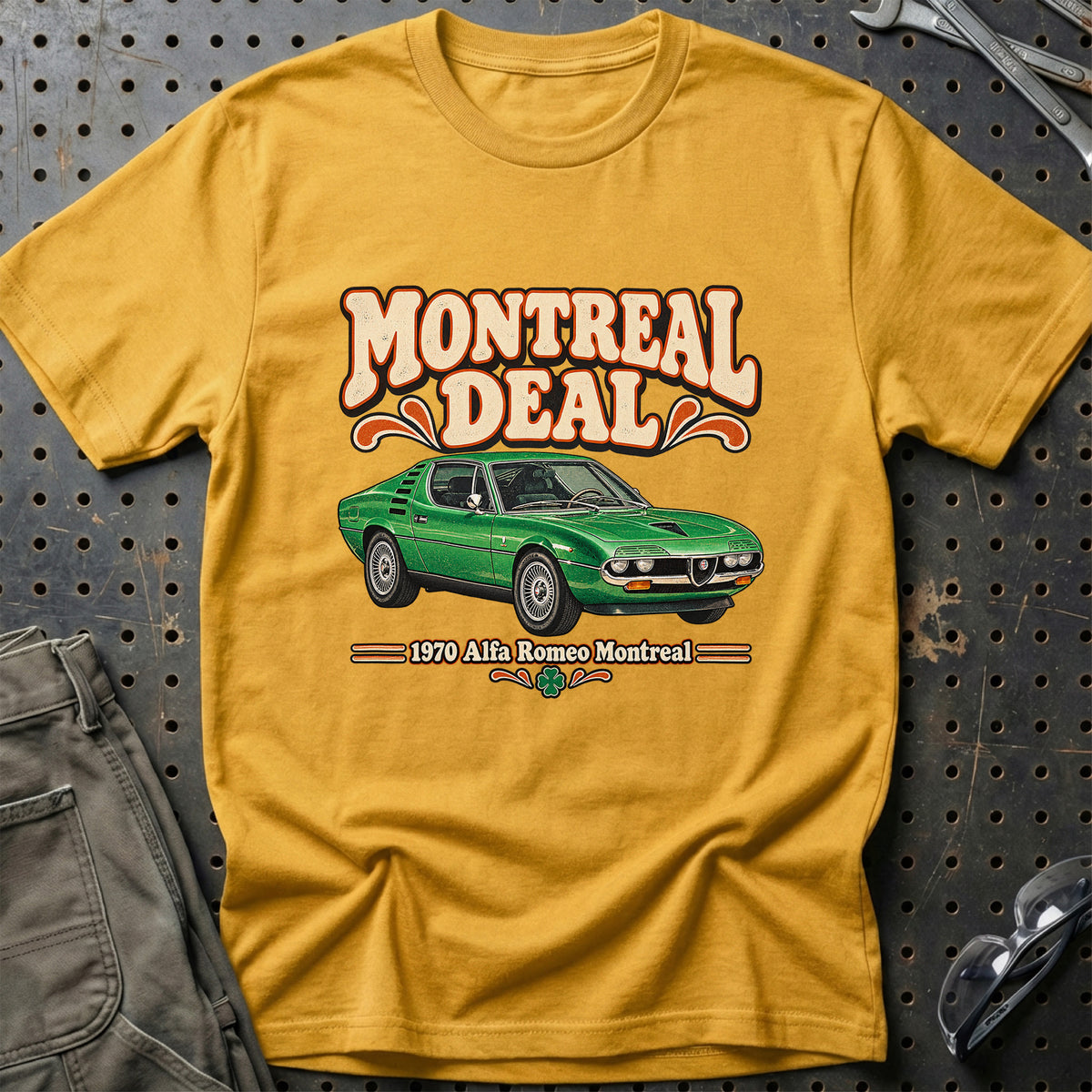 
Alfa Romeo Montreal 1970 – Montreal Deal T-Shirt – Guld