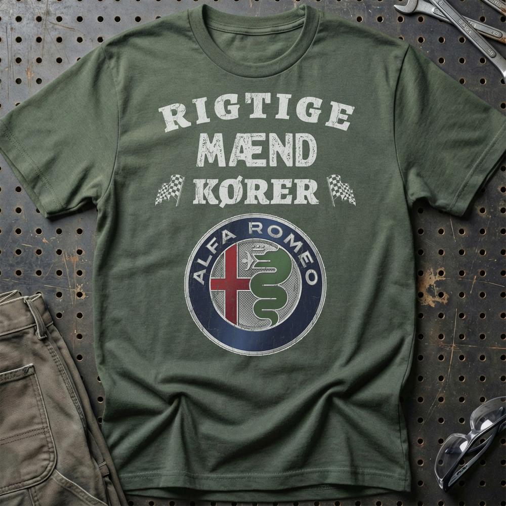 Alfa Romeo Rigtige Mænd Kører T-Shirt-Beklædning-Alfa Romeo-Grøn Militær-S-Garage Culture Shop- garage - man cave - merchandise