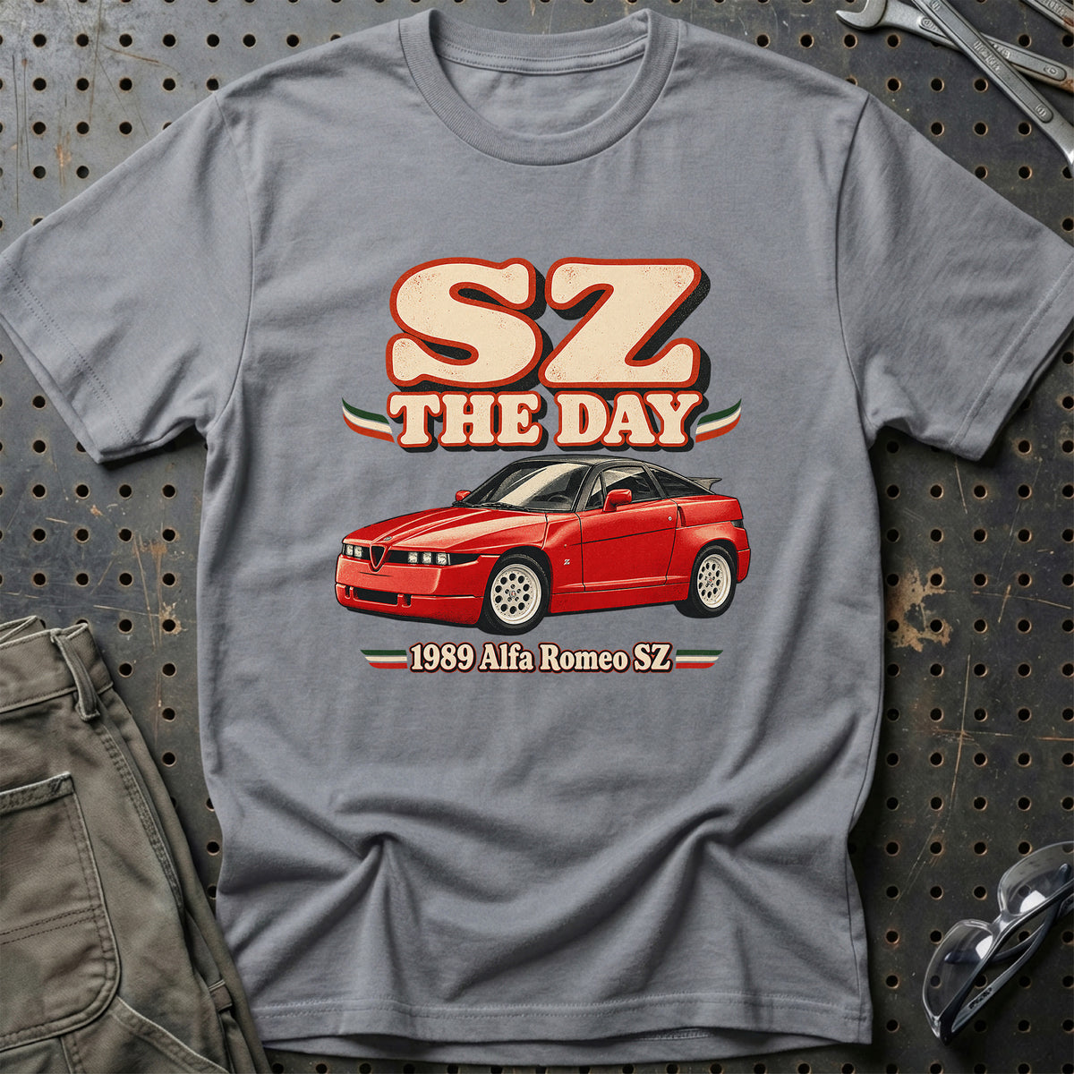 
Alfa Romeo SZ 1989 – SZ the Day T-Shirt – Grå Sport