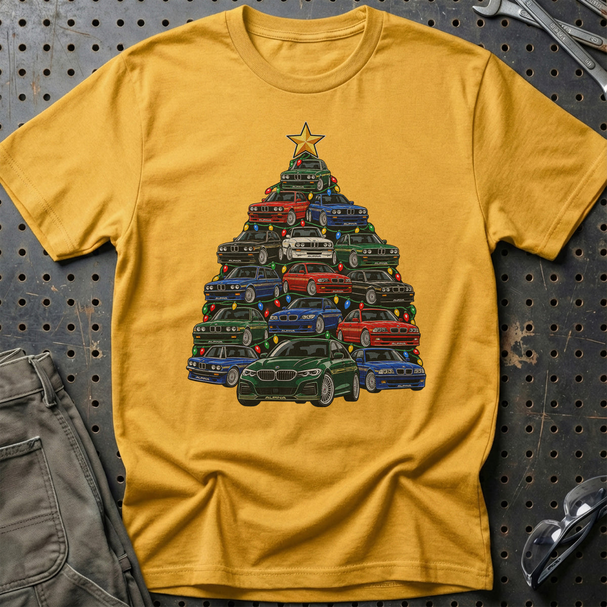 Alpina Juletræ T-Shirt-Beklædning-Alpina-Guld-S-Garage Culture Shop- garage - man cave - merchandise