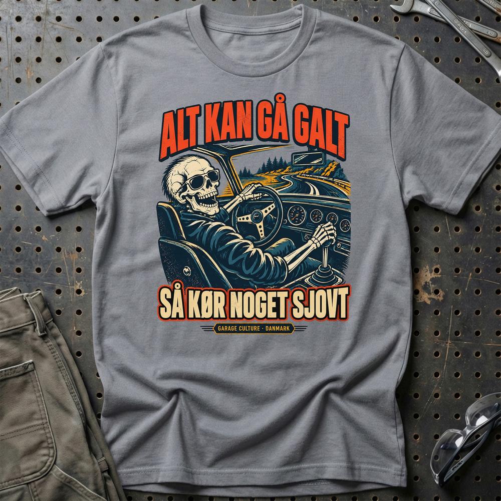 
Produktbillede af Alt Kan Gå Galt – Så Kør Noget Sjovt T-Shirt