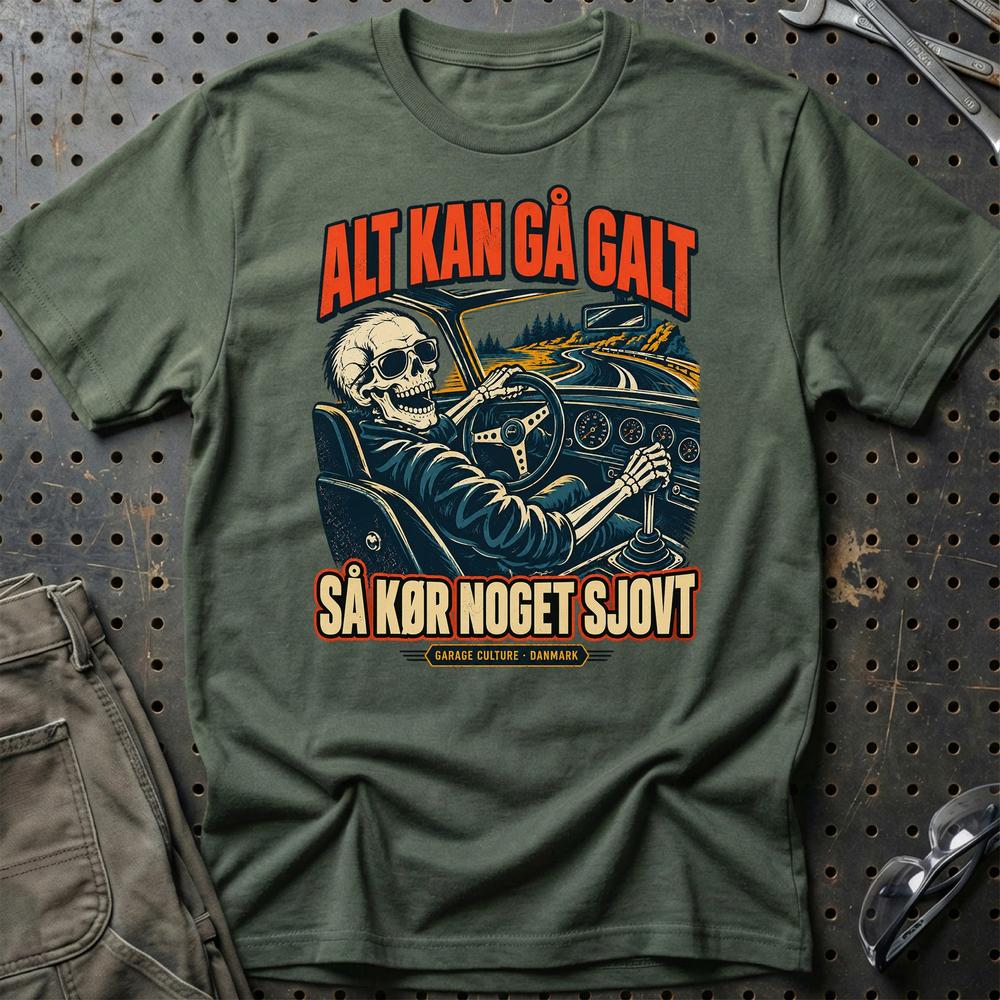
Produktbillede af Alt Kan Gå Galt – Så Kør Noget Sjovt T-Shirt