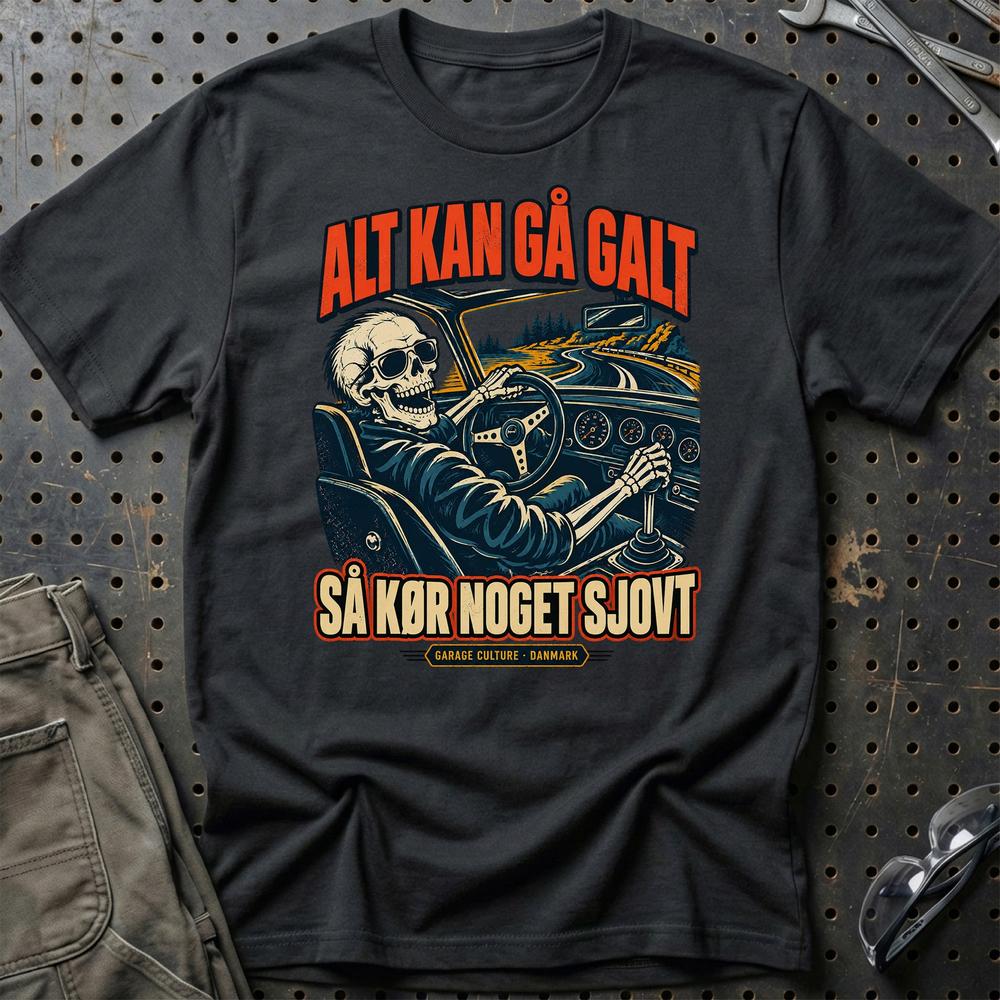 Alt Kan Gå Galt – Så Kør Noget Sjovt T-Shirt-Beklædning-Garage Culture-Sort-S-Garage Culture Shop- garage - man cave - merchandise