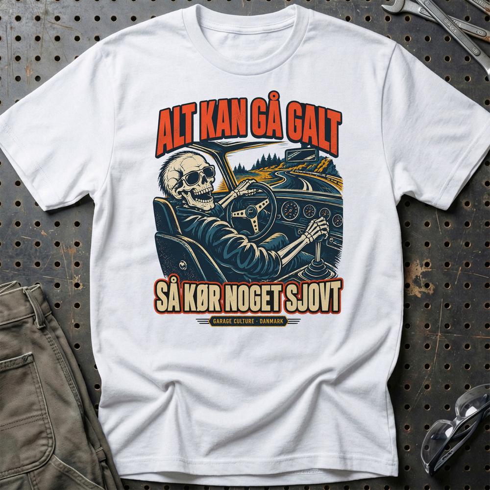 
Produktbillede af Alt Kan Gå Galt – Så Kør Noget Sjovt T-Shirt