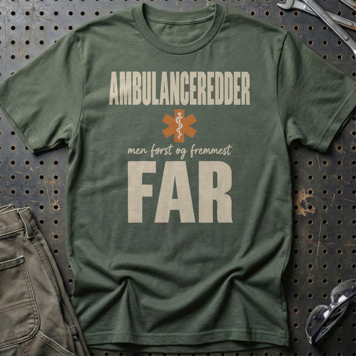 
Produktbillede af Ambulanceredder – Men Først Og Fremmest Far T-Shirt