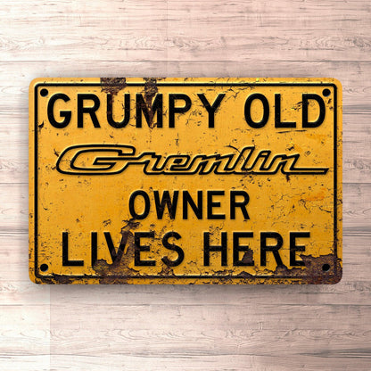 Amc Gremlin Grumpy Old Amc Gremlin Owner Lives Here Skilte, Musemåtte, Dørmåtte , Plakat-Skilte-AMC-Garage Culture Shop- garage - man cave - merchandise