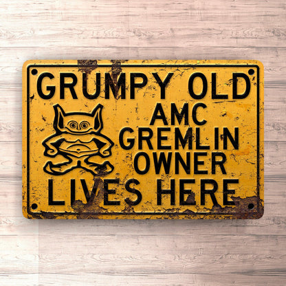 Amc Gremlin Grumpy Old Amc Gremlin Owner Lives Here Skilte, Musemåtte, Dørmåtte , Plakat-Skilte-AMC-Garage Culture Shop- garage - man cave - merchandise