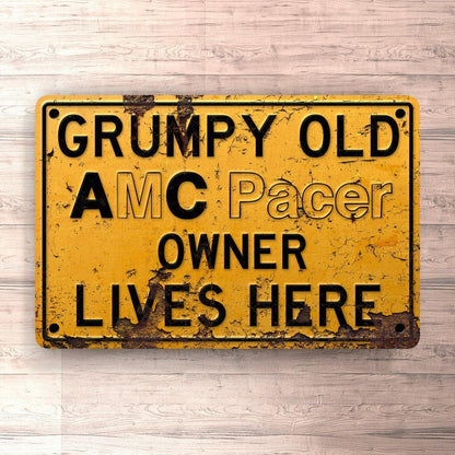 Amc Pacer Grumpy Old Amc Pacer Owner Lives Here Skilte, Musemåtte, Dørmåtte , Plakat-Skilte-AMC-Garage Culture Shop- garage - man cave - merchandise