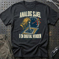 
Produktbillede af Analog Sjæl I En Digital Verden T-Shirt