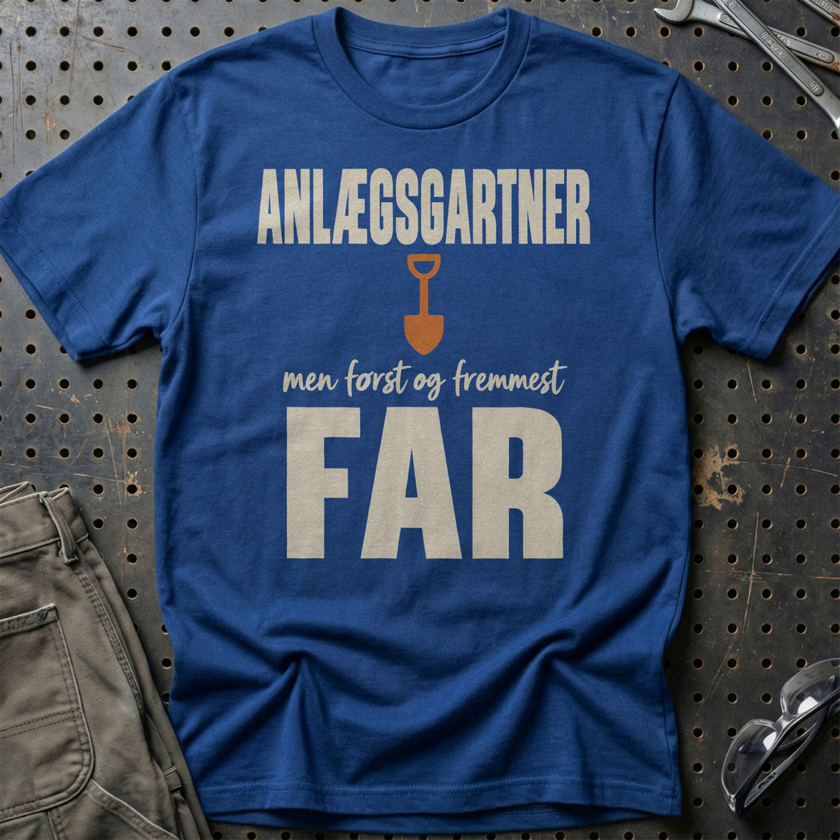 
Produktbillede af Anlægsgartner – Men Først Og Fremmest Far T-Shirt