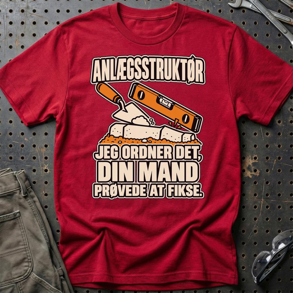 
Produktbillede af Anlægsstruktør – Jeg Ordner Det, Din Mand Prøvede At Fikse T-Shirt
