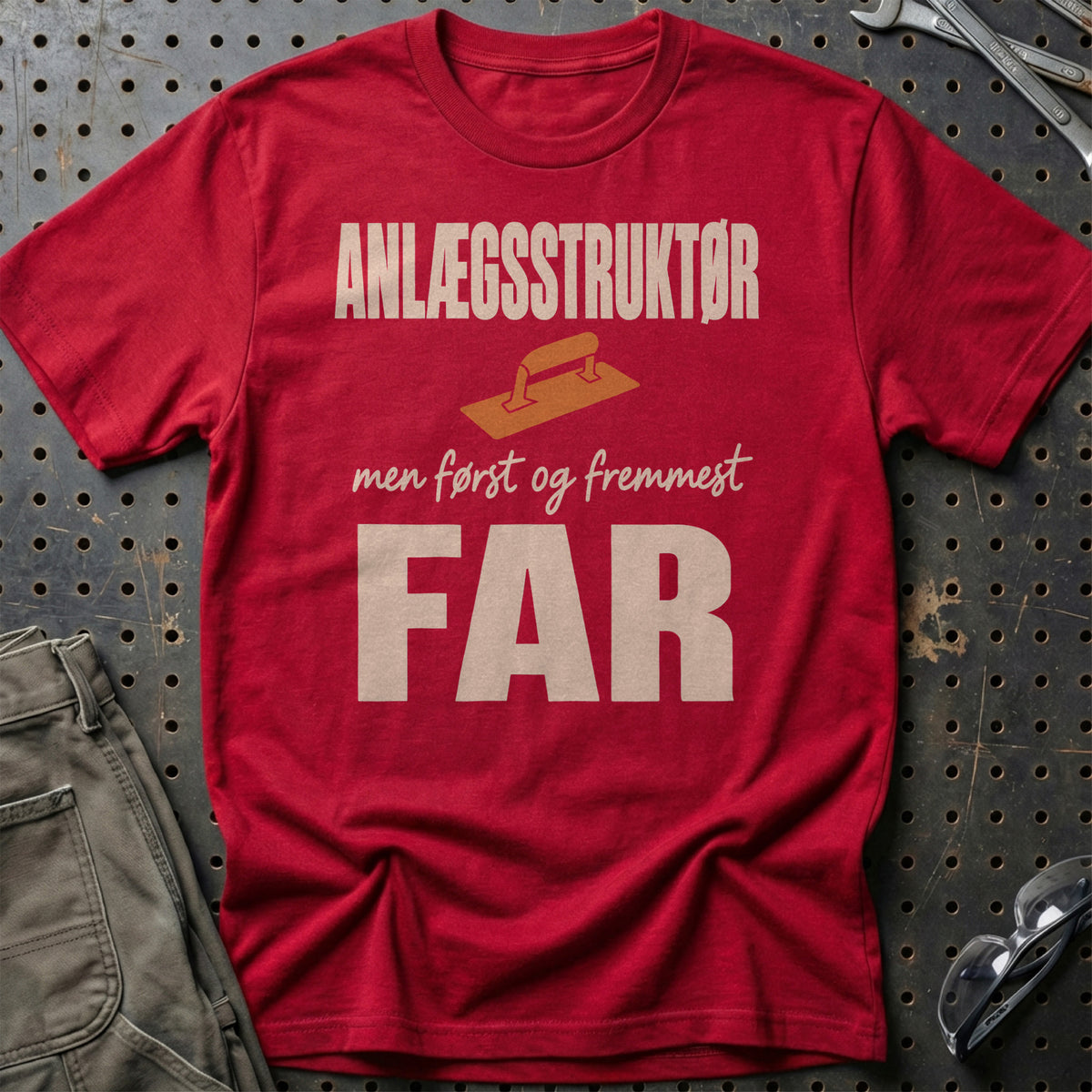 
Produktbillede af Anlægsstruktør – Men Først Og Fremmest Far T-Shirt