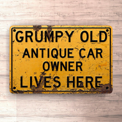 Antique Car Grumpy Old Antique Car Owner Lives Here Skilte, Musemåtte, Dørmåtte , Plakat-Skilte-Antique Car-Garage Culture Shop- garage - man cave - merchandise
