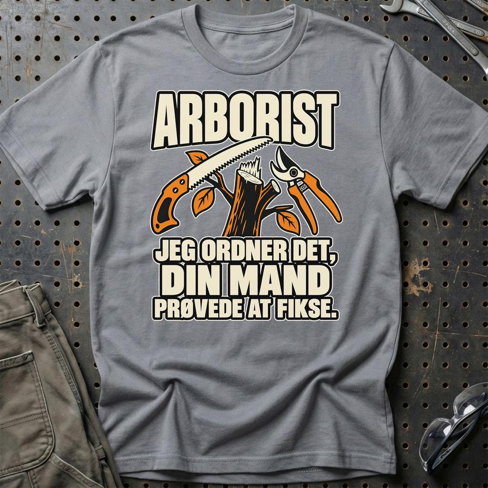 
Produktbillede af Arborist – Jeg Ordner Det, Din Mand Prøvede At Fikse T-Shirt
