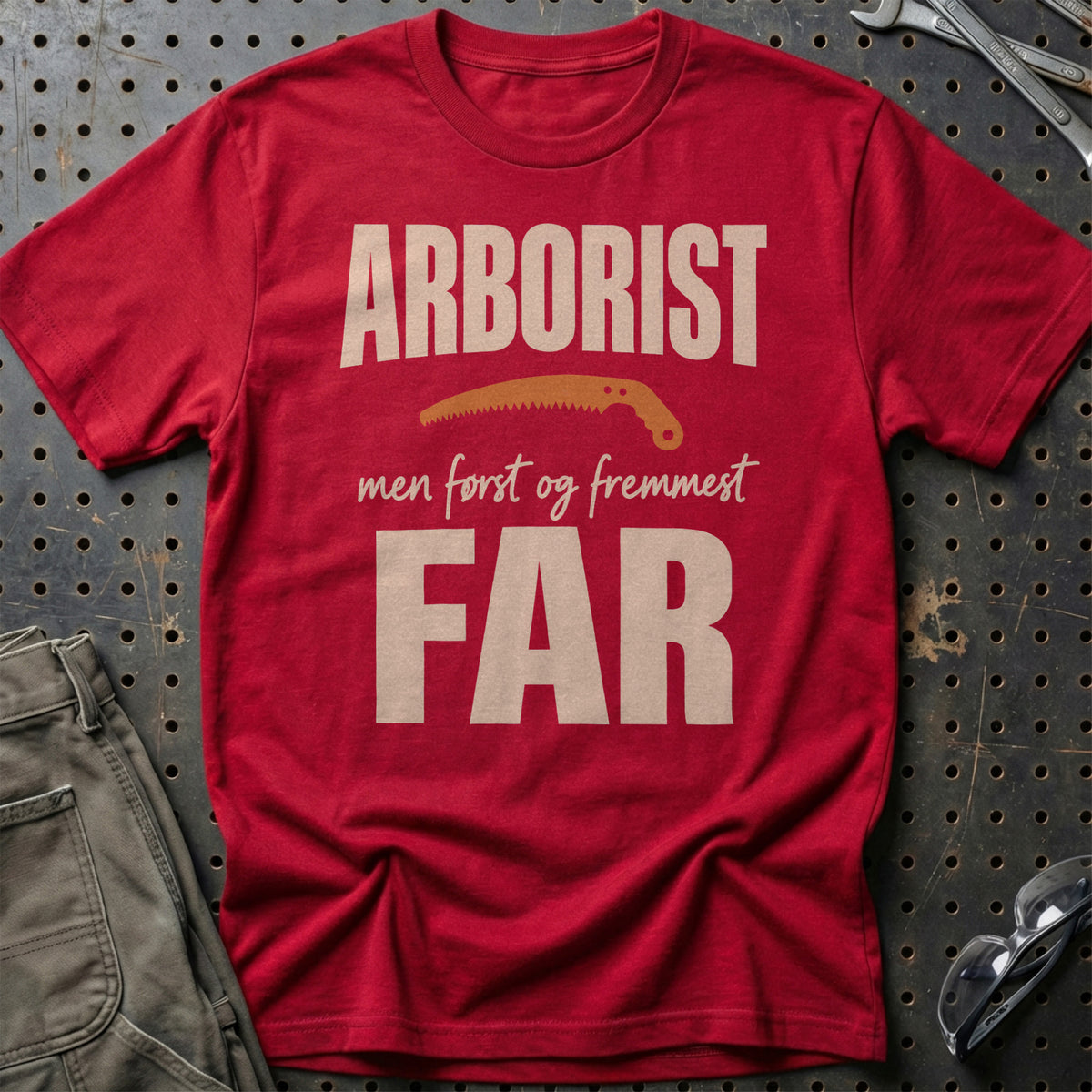 
Produktbillede af Arborist – Men Først Og Fremmest Far T-Shirt
