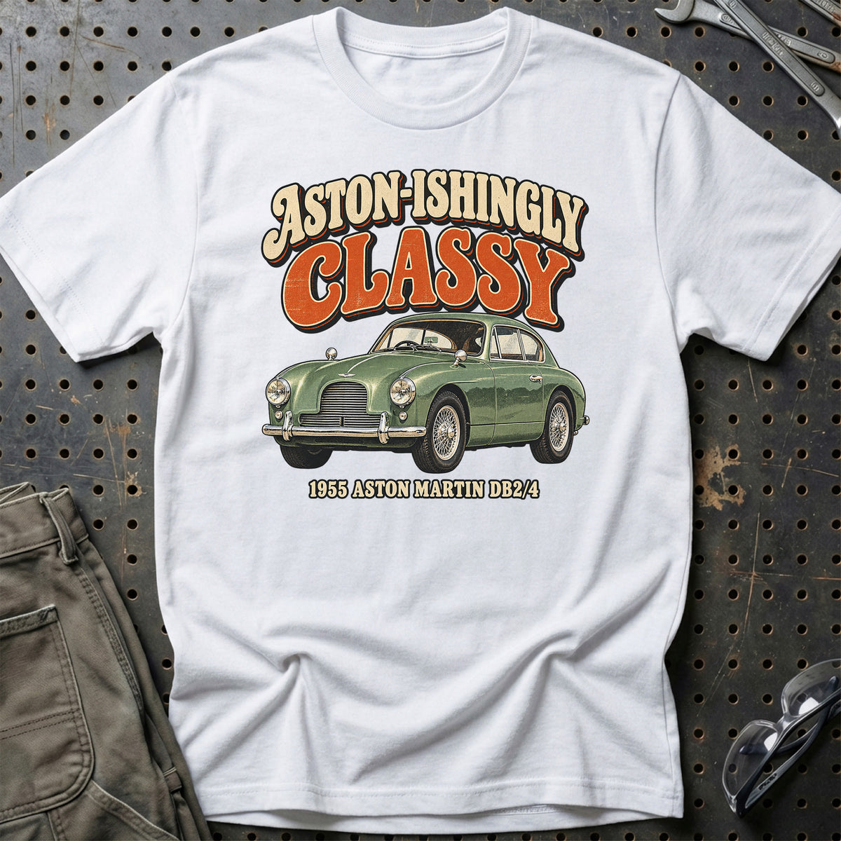 
Aston Martin DB2/4 1955 – Aston-ishingly Classy T-Shirt – Hvid