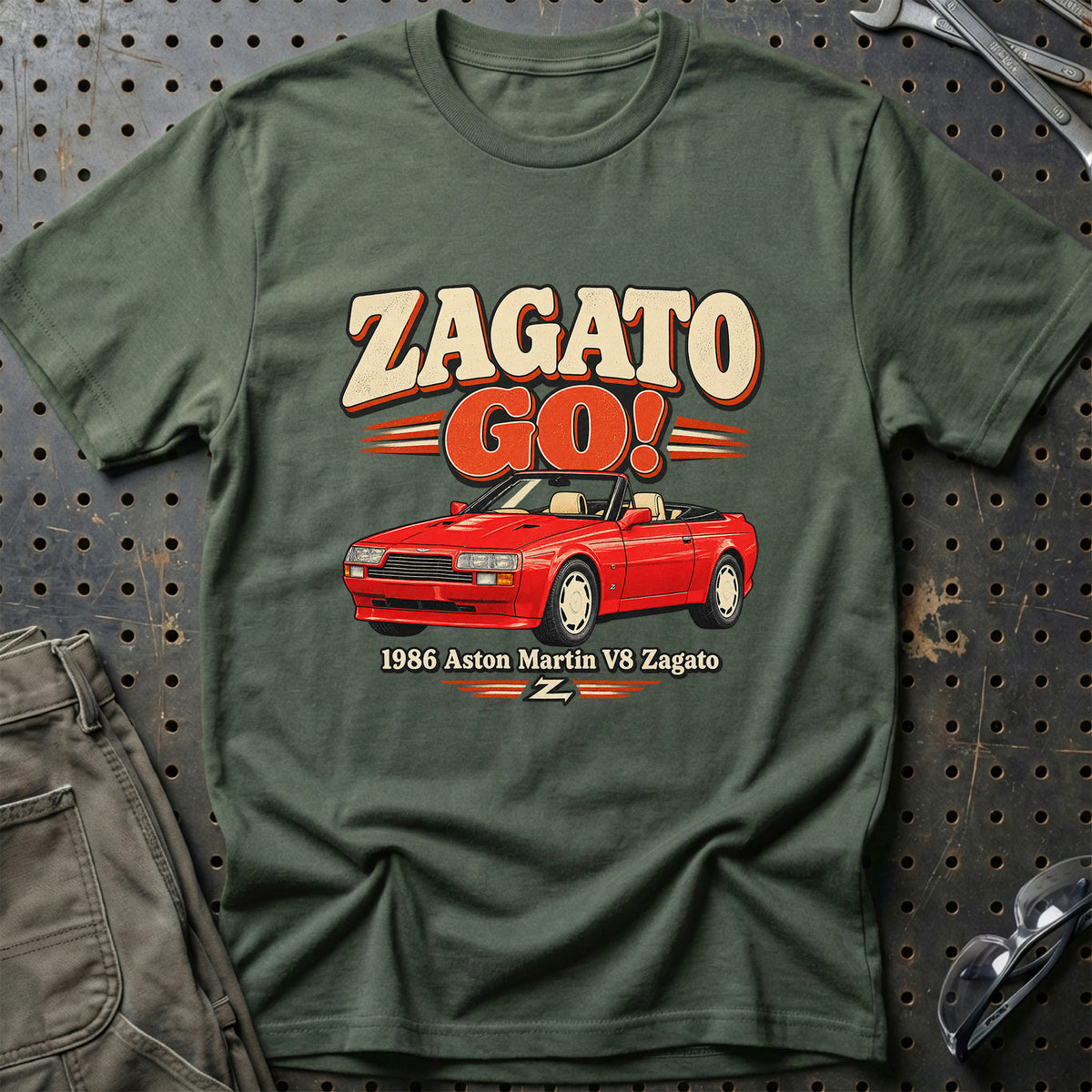 
Aston Martin V8 Zagato 1986 – Zagato Go! T-Shirt – Grøn Militær