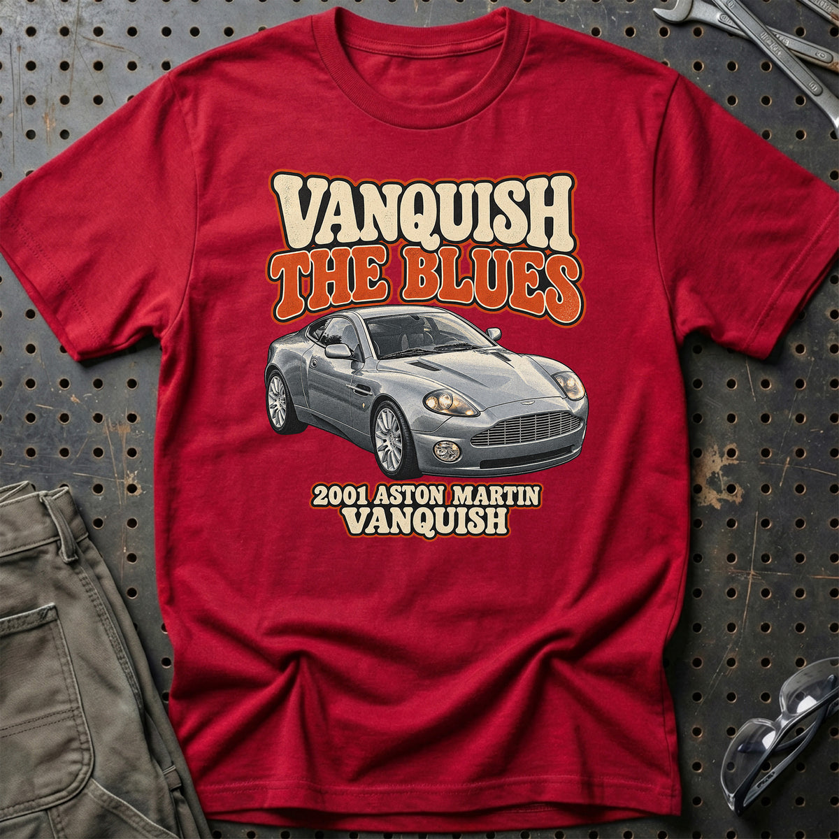 
Aston Martin Vanquish 2001 – Vanquish the Blues T-Shirt – Rød