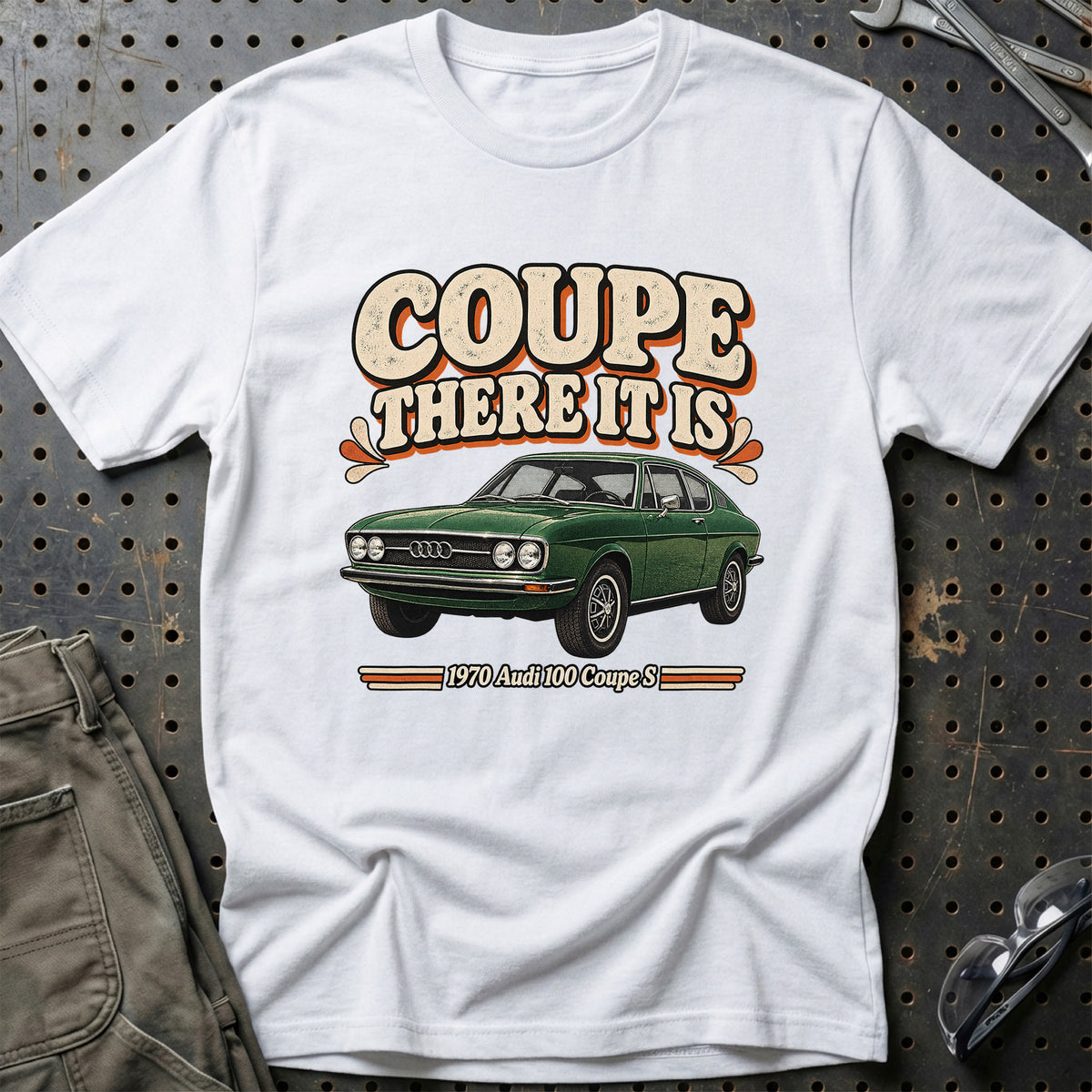 
Audi 100 Coupe S 1970 – Coupe There It Is T-Shirt – Hvid