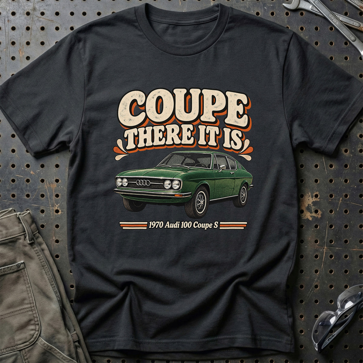 
Audi 100 Coupe S 1970 – Coupe There It Is T-Shirt – Sort