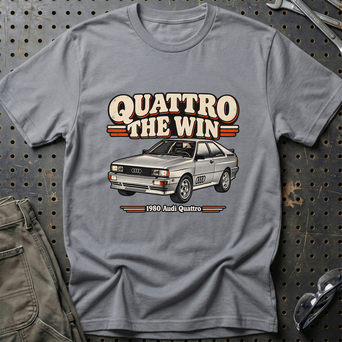 
Audi Quattro 1980 – Quattro the Win T-Shirt – Grå Sport