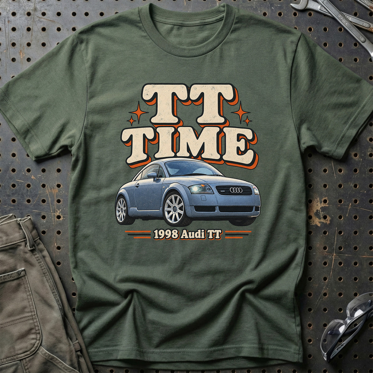 
Audi TT 1998 – TT Time T-Shirt – Grøn Militær