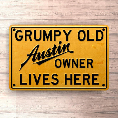Austin Grumpy Old Austin Owner Lives Here Skilte, Musemåtte, Dørmåtte , Plakat-Skilte-Austin-Garage Culture Shop- garage - man cave - merchandise