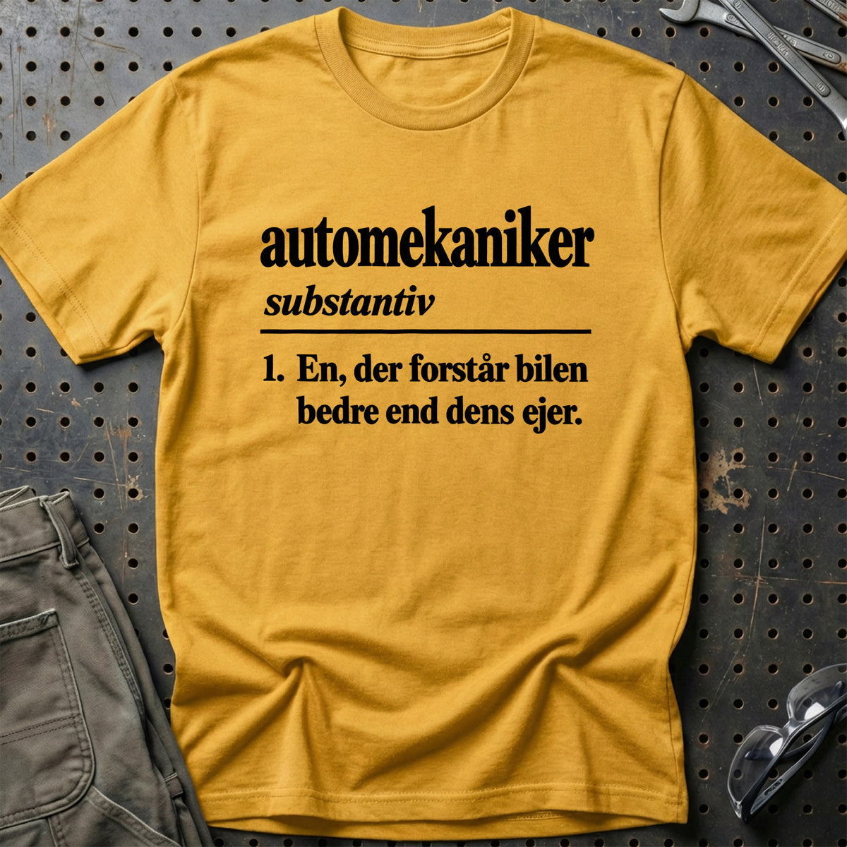
Automekaniker – Definition T-Shirt – Guld
