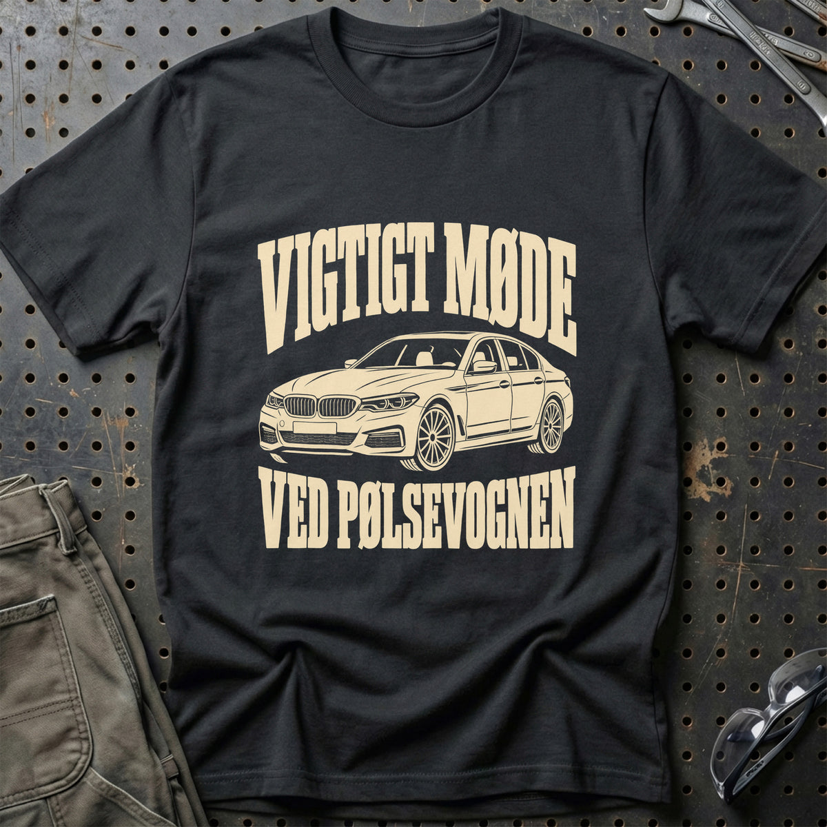 
BMW 5 Series G30-G31 – Vigtigt møde ved pølsevognen – Unisex T-Shirt – Sort