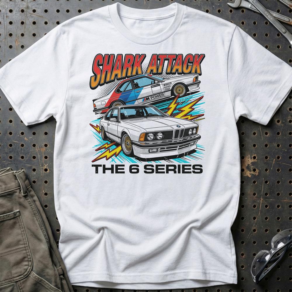 BMW 6 Serie E24 Shark Attack Klassisk 80’er Ikon - Unisex T-Shirt-Beklædning-BMW-Hvid-S-Garage Culture Shop- garage - man cave - merchandise