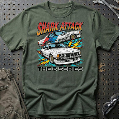 BMW 6 Serie E24 Shark Attack Klassisk 80’er Ikon - Unisex T-Shirt-Beklædning-BMW-Grøn Militær-S-Garage Culture Shop- garage - man cave - merchandise