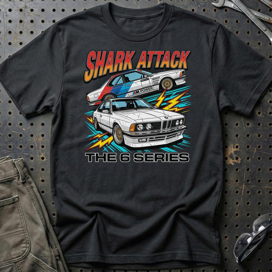 BMW 6 Serie E24 Shark Attack Klassisk 80’er Ikon - Unisex T-Shirt-Beklædning-BMW-Sort-S-Garage Culture Shop- garage - man cave - merchandise
