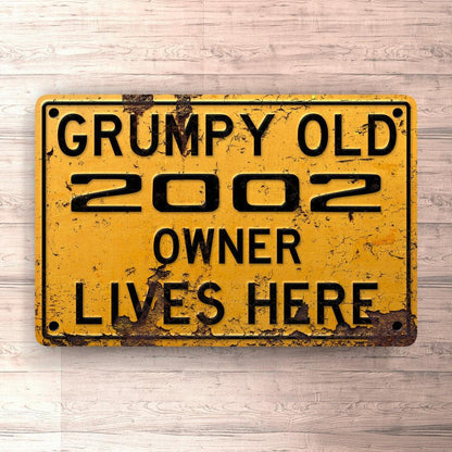 BMW Grumpy Old BMW 2002 Owner Lives Here Skilte, Musemåtte, Dørmåtte , Plakat-Skilte-BMW-Garage Culture Shop- garage - man cave - merchandise