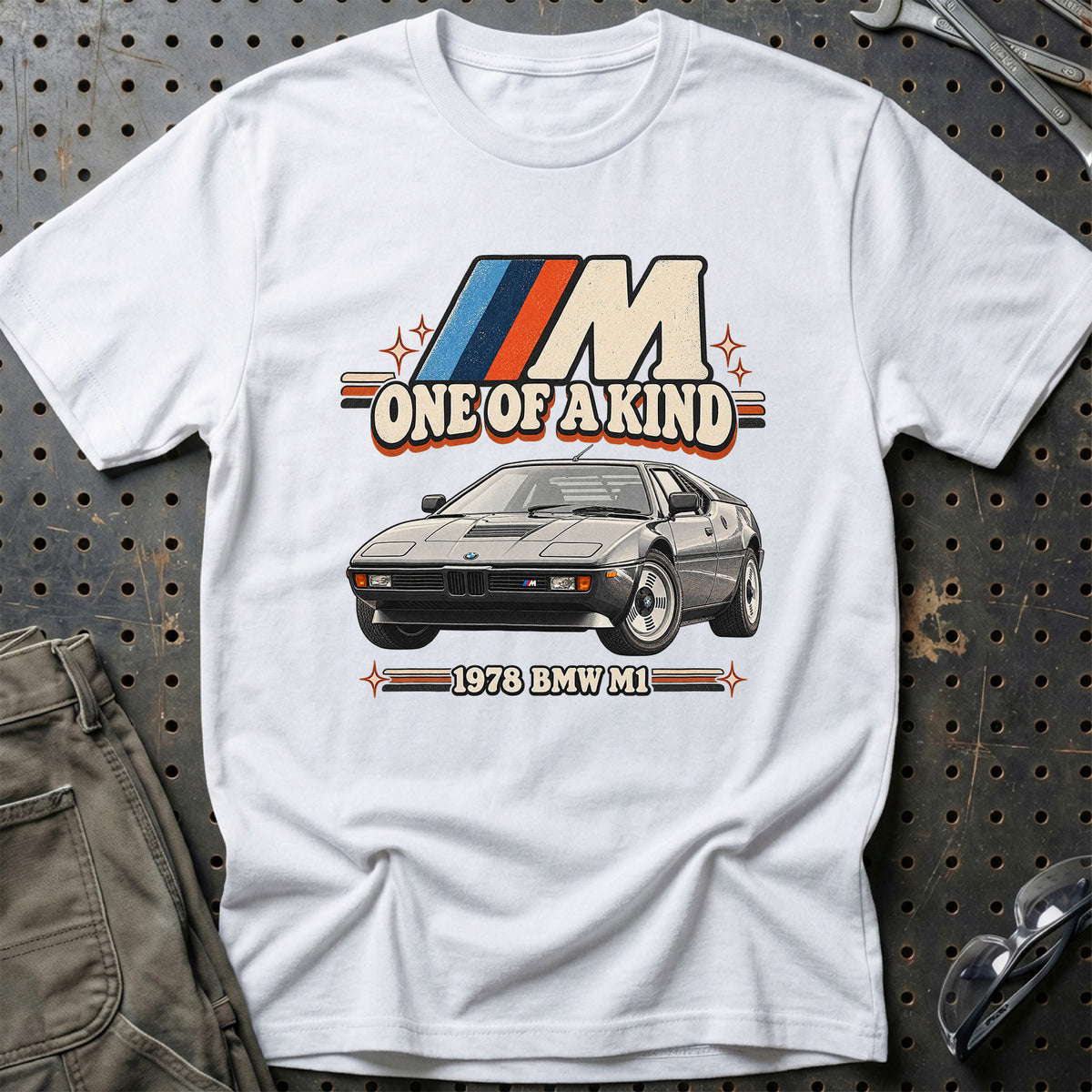 
BMW M1 1978 – M One of a Kind T-Shirt – Hvid