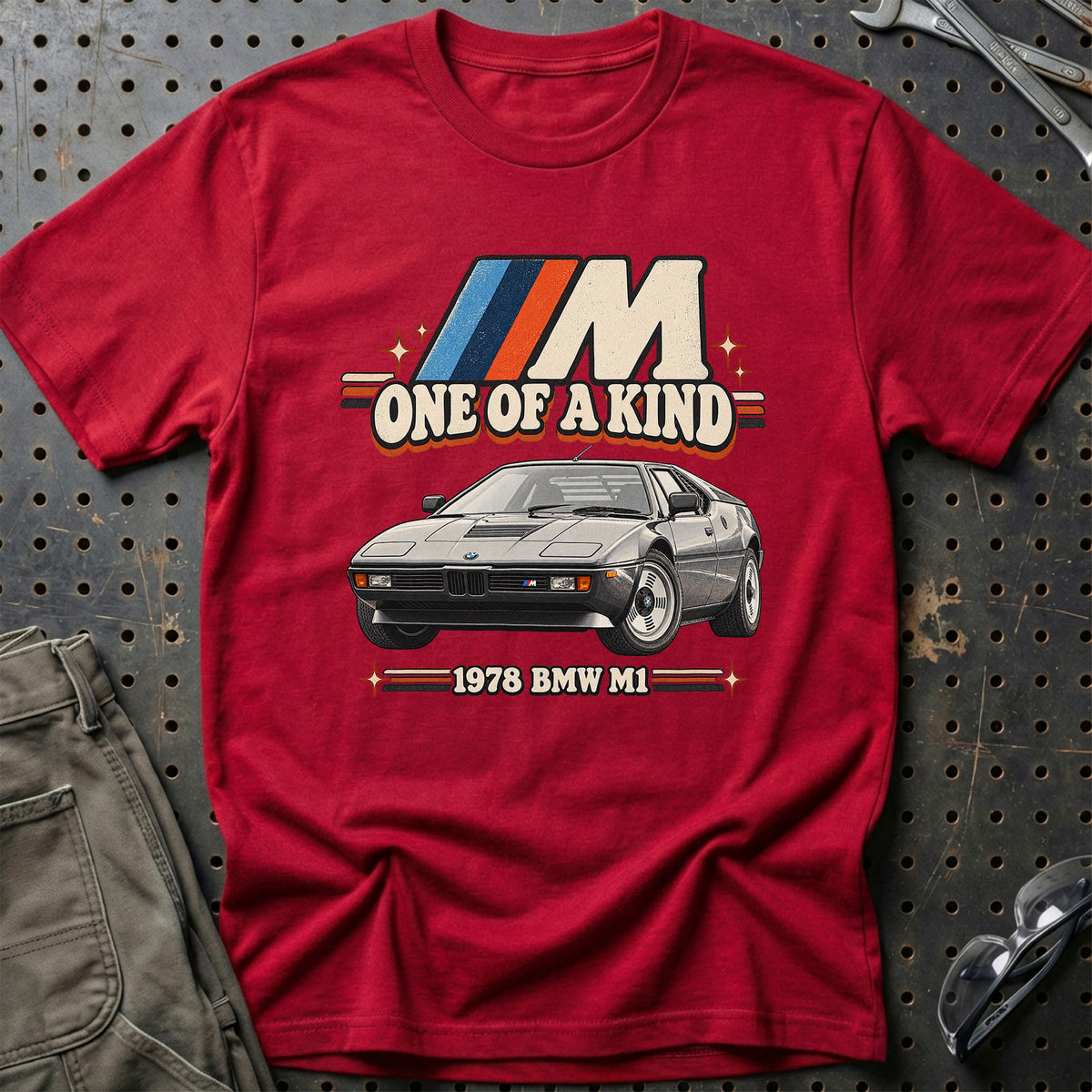 
BMW M1 1978 – M One of a Kind T-Shirt – Rød