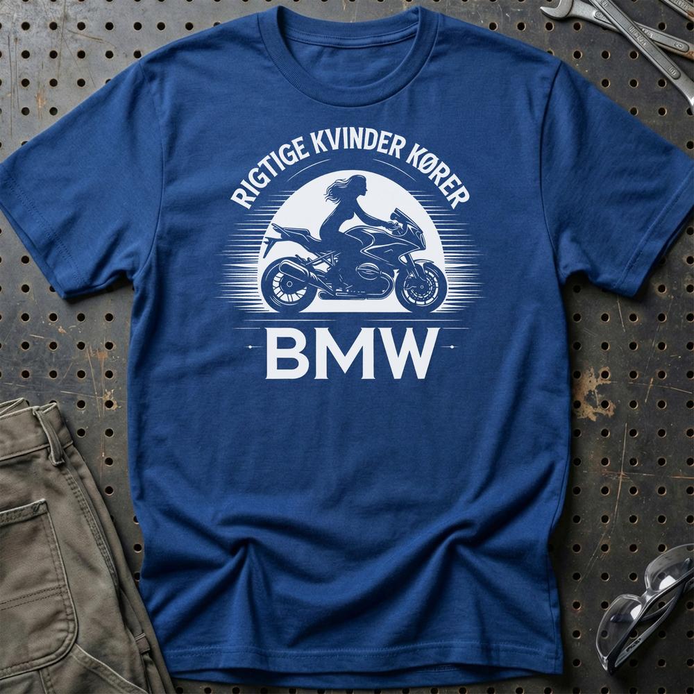 BMW Rigtige Kvinder Kører BMW T-Shirt-Beklædning-BMW-Blå Royal-S-Garage Culture Shop- garage - man cave - merchandise