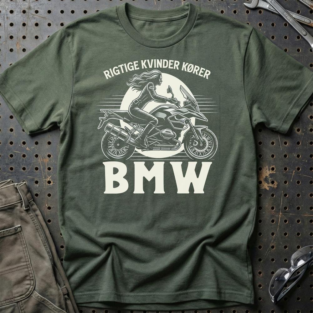 BMW Rigtige Kvinder Kører BMW T-Shirt-Beklædning-BMW-Grøn Militær-S-Garage Culture Shop- garage - man cave - merchandise