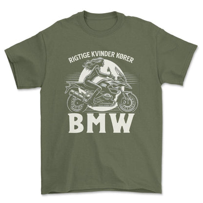 BMW Rigtige Kvinder Kører BMW - Unisex T-Shirt , Bomuld-Beklædning-BMW-Grøn Militær-S-Forside-Garage Culture Shop- garage - man cave - merchandise